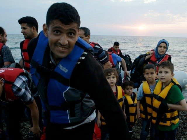 Report: Syrian Gangs Dominate Human Trafficking Across Aegean into Europe